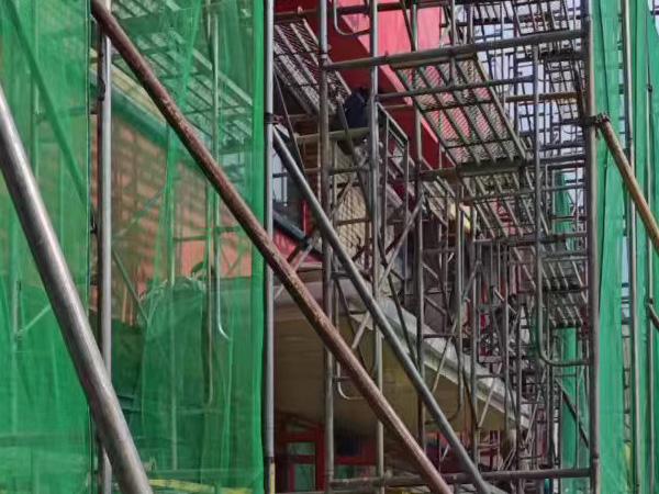 搭建脚手架过程中的距离考量:安全与效率的双重保障 搭建脚手架过程中的距离考量:安全与效率的双重保障