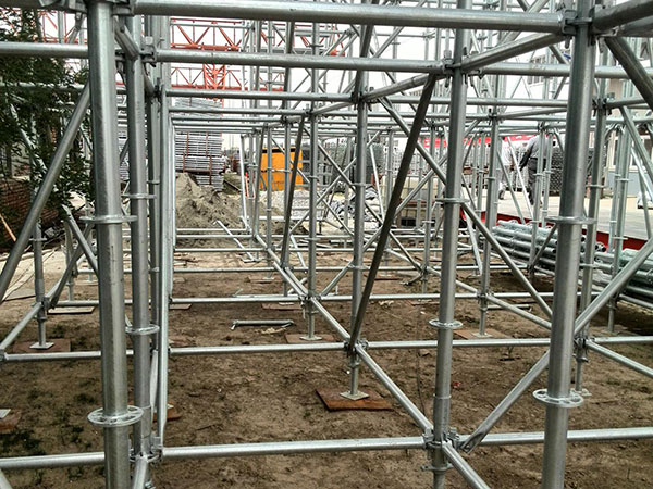 搭建沈阳脚手架后底部需要固定吗? 搭建沈阳脚手架后底部需要固定吗?